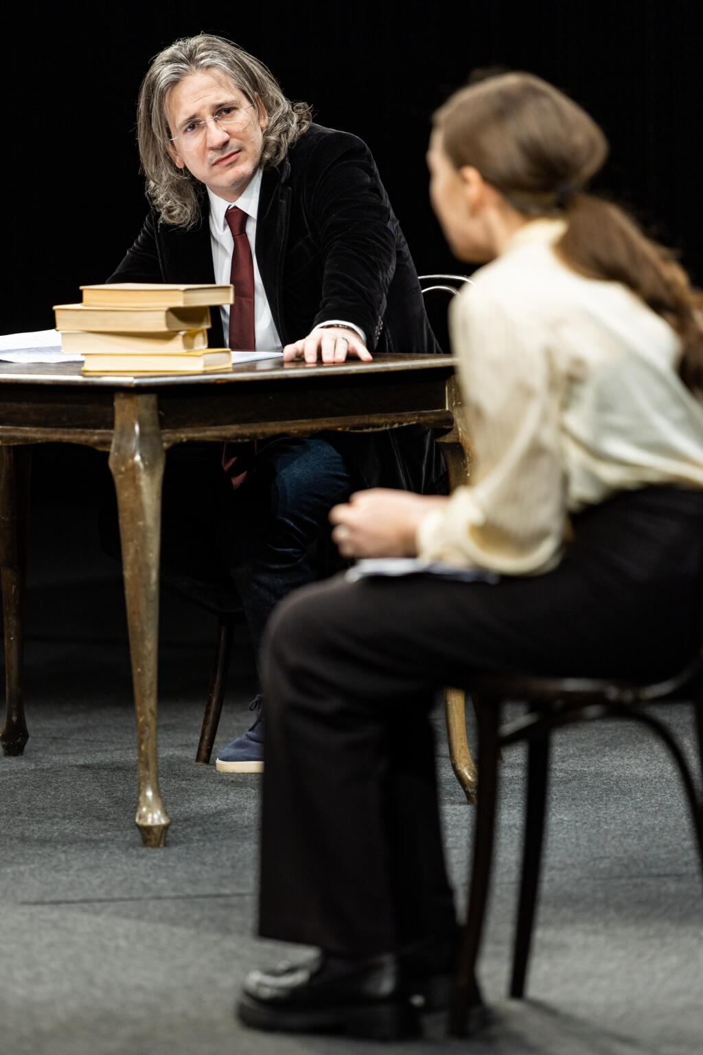 Juraj Mokrý sa najnovšie predstavil ako dramatický umelec v hre Oleanna