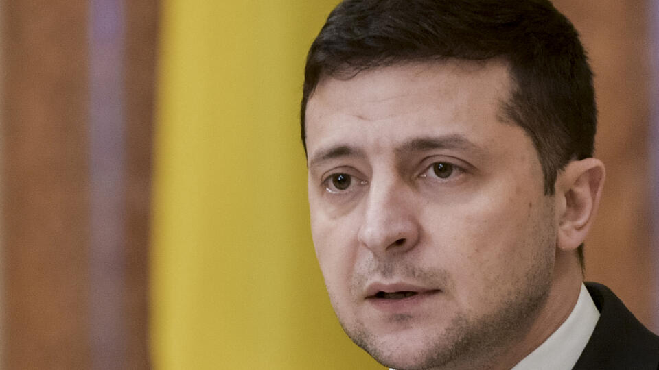 SY 25 Kyjev - Ukrajinský prezident Volodymyr Zelenskij počas prejavu v Kyjeve 4. decembra 2019. Prezident okrem iného uviedol, že plánuje rozhovory s lídrami Ruska, Nemecka a Francúzska o otázkach konfliktu na východnej Ukrajine. FOTO TASR/AP
Ukrainian President Volodymyr Zelenskiy speaks in Kyiv, Ukraine, Wednesday, Dec. 4, 2019. Zelenskiy says he hopes his planned talks with the leaders of Russia, France and Germany will settle the conflict in eastern Ukraine. (Ukrainian Presidential Press Off