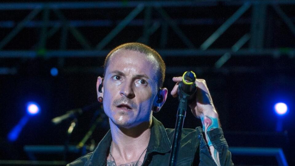 Chester Bennington (†41) sa obesil vo svojom dome v Los Angeles.