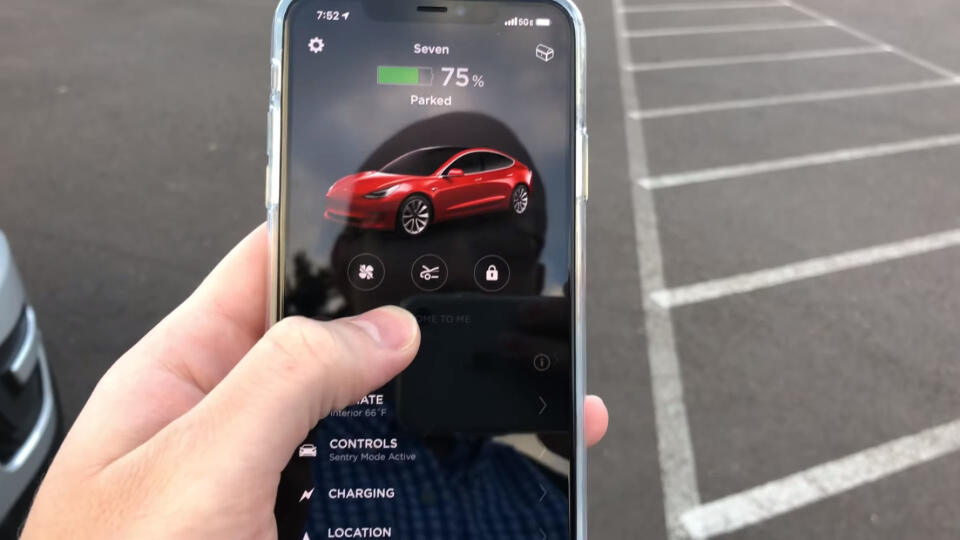 Tesla Model 3 Smart Summon.