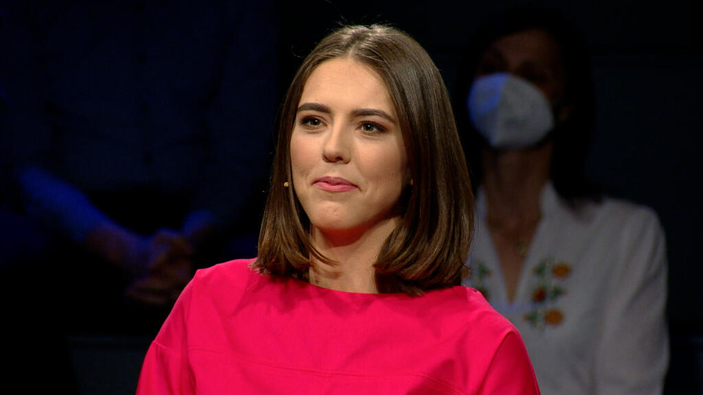Petra Vlhová nahodila na natáčanie červené šaty. Pred kamery bola stále vysmiata.