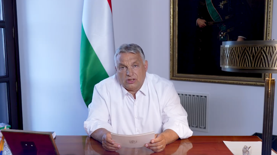 Viktor Orbán vo videozázname oznámil, že Maďarsko vyhlásilo stav vojnovej hrozby.