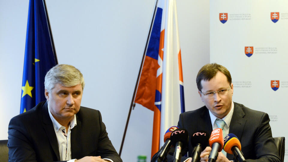 Peter Obdržálek z Centra vedecko-technických informácií (CTVI) a minister školstva, vedy, výskumu a športu SR Juraj Draxler.