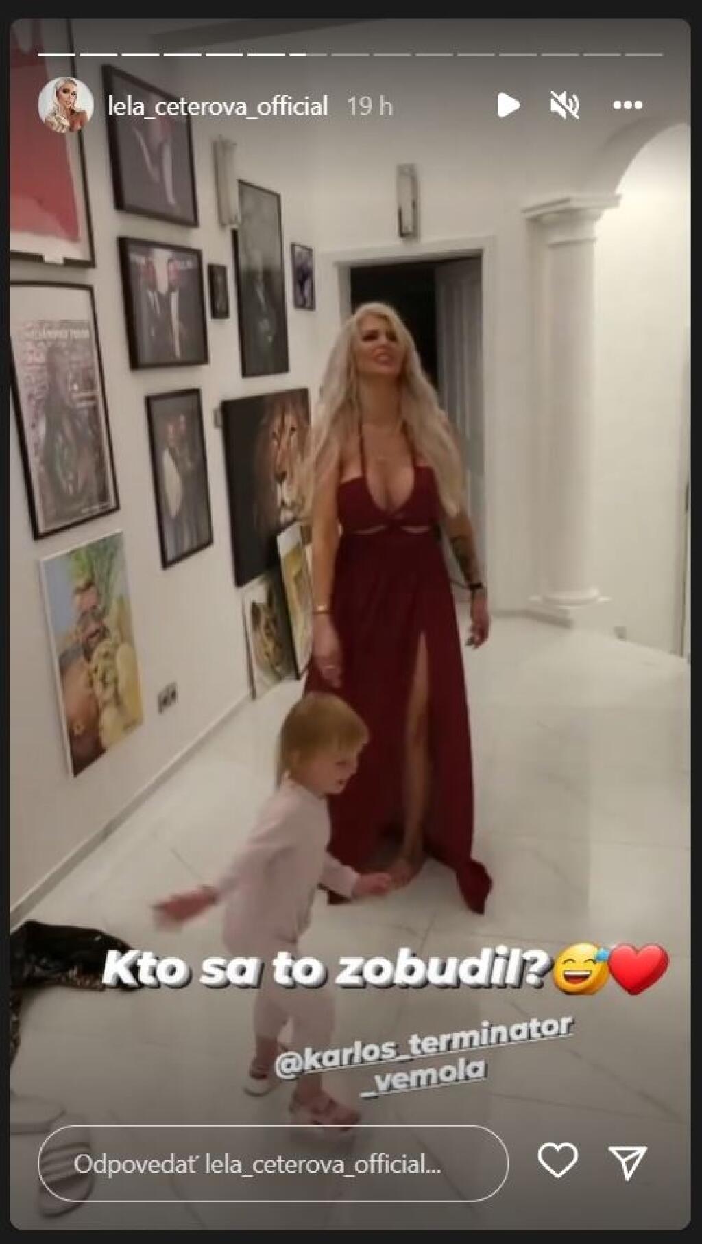 Párik sa najnovšie objavil na chvíľku na večernej párty na festivale v Karlových Varoch. Slovenská playmate už tradične zaujala outfitom, v ktorom hrali hlavnú úlohu jej obrovské prsia.