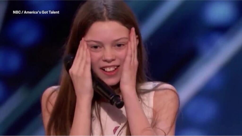 Len trinásťročná Courtney Hadwin prišla na pódium s plachým výrazom a sladkým hláskom nesmelo odpovedala porote na otázky. Potom však začala hrať hudba a ona spustila. To, čo sa dialo ďalej postavilo na nohy hľadisko aj porotu...