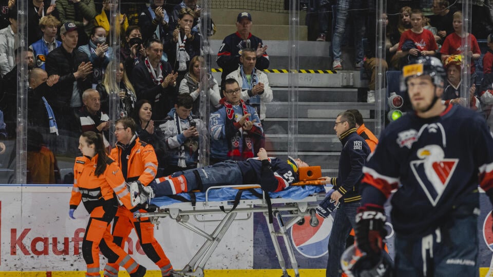 Na snímke Tomáš Zigo (HC Slovan) počas druhého zápasu finálovej série Kaufland Play Off hokejiovej Tipsport Extraligy.