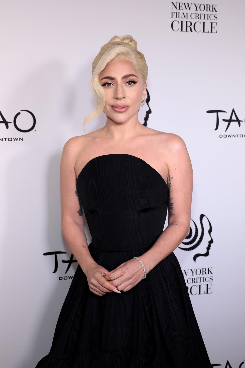 Z Lady Gaga nemohli ľudia spustiť zrak.
