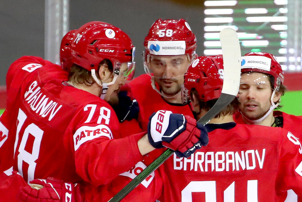 Nehralo sa v rukavičkách. Slovenskí hokejisti až príliš často cítili tvrdosť Rusov.
