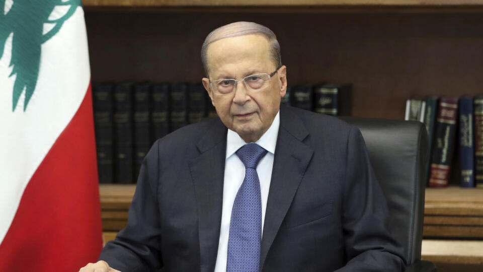 KK35 Bejrút - Na snímke libanonský prezident Michel Aoun počas vyhlásenia v Bejrúte 24. októbra 2019. Libanonský prezident Michel Aoun vo štvrtok vyjadril ochotu stretnúť sa so zástupcami protestujúcich. Demonštranti v Bejrúte a ďalších libanonských mestách sa už týždeň búria proti korupcii a ekonomickým problémom v krajine. FOTO TASR/AP
In this photo released by the Lebanese president Michel Aoun addressees a speech, in the presidential palace, in Baabda, east of Beirut, Lebanon, Thursday, Oct.