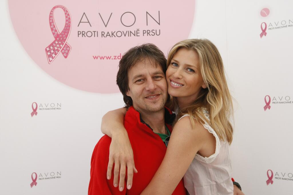 Modelka Daniela Peštová, spevák Pavol Habera
Foto: AVON
Neuverejnené
pôvodný súbor:AVON_02572.eps