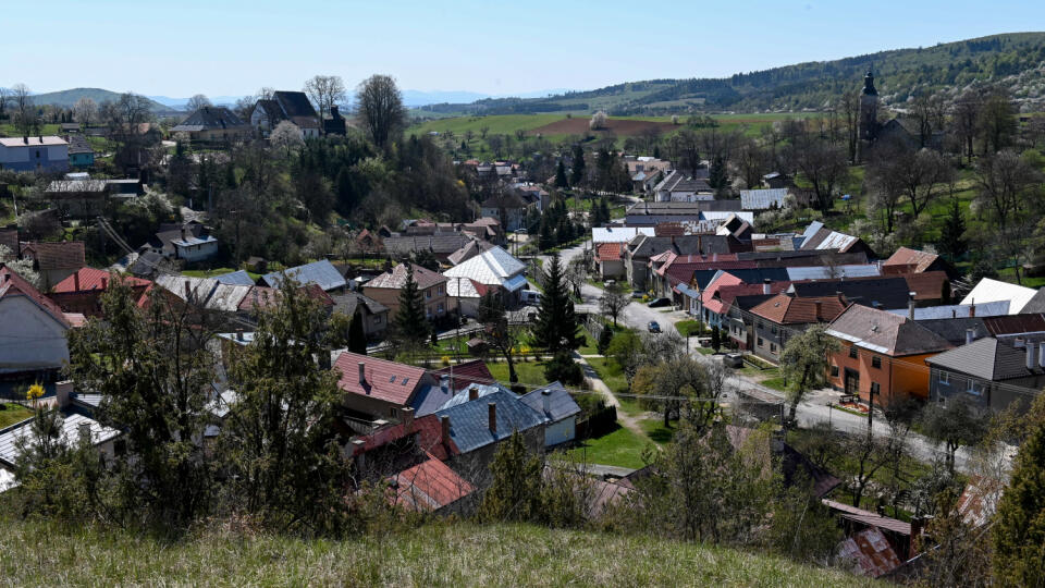 V príjemnej obci neďaleko Banskej Bystrice si prídu na svoje domáci aj turisti.