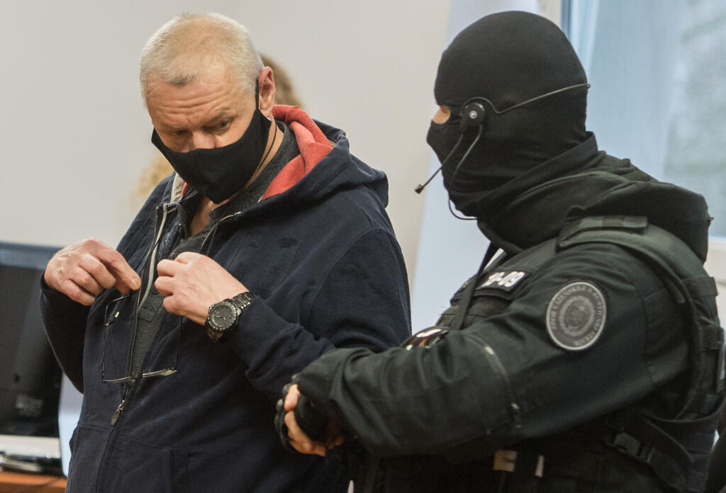 Pred senátom Špecializovaného trestného súdu (ŠTS) v Pezinku sa v pondelok 22. februára 2021 začalo hlavné pojednávanie s Lehelom H. označovaným za hrobára zločineckej skupiny dunajskostredského gangu sátorovcov.  Obvinený je zo skutkov podporovania a zosnovania zločineckej skupiny, krádeže 45,5 milióna slovenských korún z bezpečnostnej schránky v Dunajskej Strede, jednej vraždy a štyroch úkladných vrážd. Medzi zavraždenými je aj bos skupiny sátorovcov Ľudovít Sátor, ku ktorej sa Lehel H. v roku