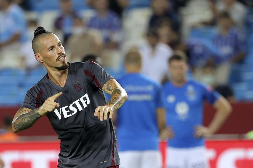 Hamšíkovi sa v drese Trabzonsporu darí. Jeho nový klub je na čele tureckej ligy.