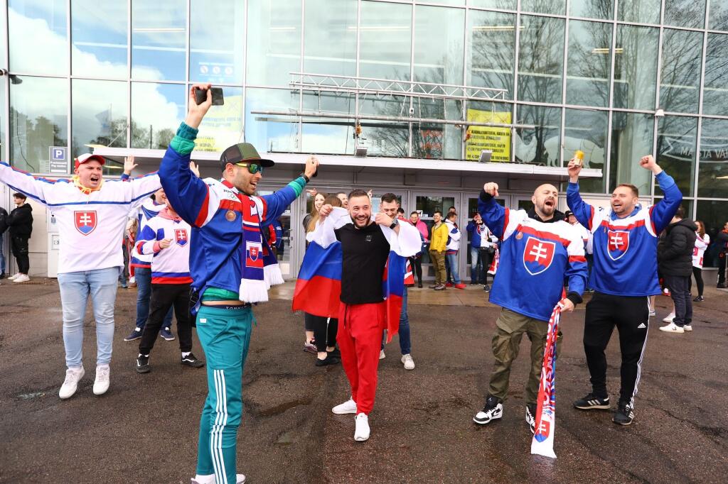 Slovenskí fanúšikovia to roztočili už pred Helsinki Ice Hall.