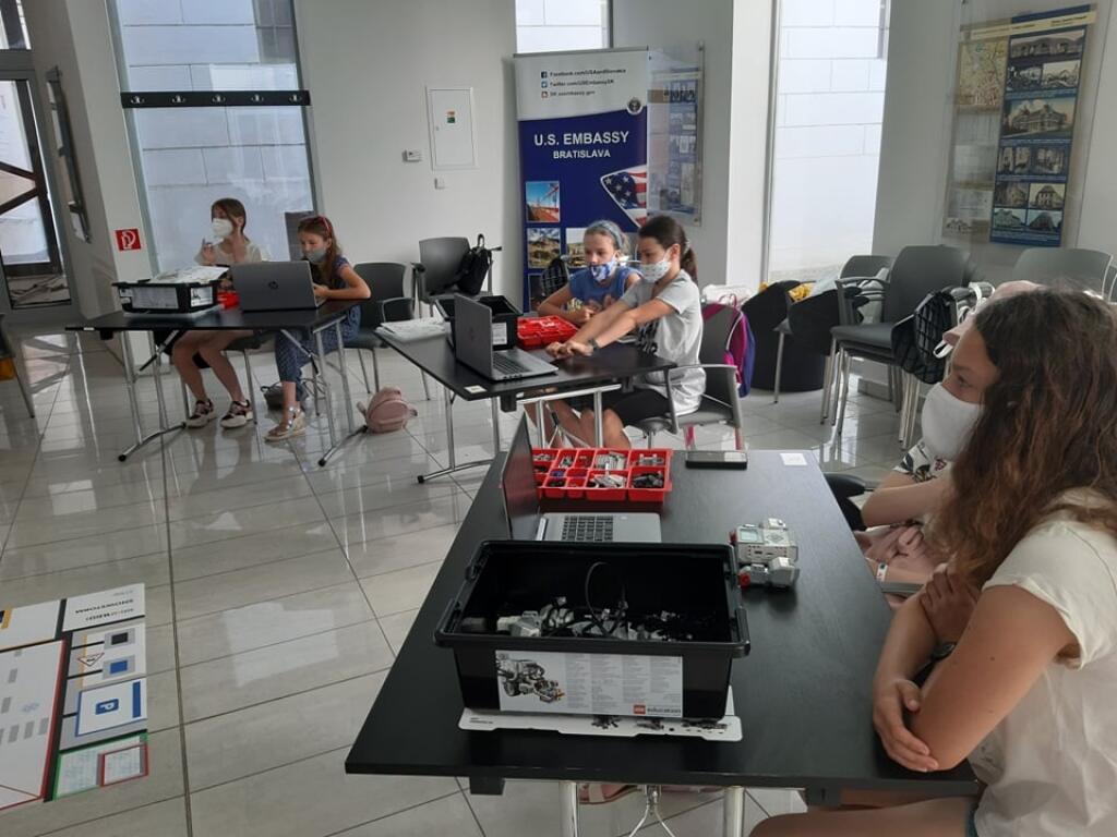 Aj Ty v IT organizuje aktivity aj školopovinné dievčatá.