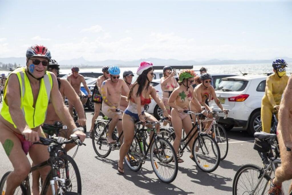 V austrálskom Biron Bay sa cyklisti poriadne odviazali.