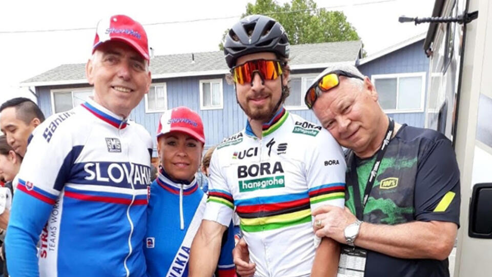 Na archívnej snímke zľava Karol Lipovský, jeho manželka, Peter Sagan a a jeho otec Ľubomír.