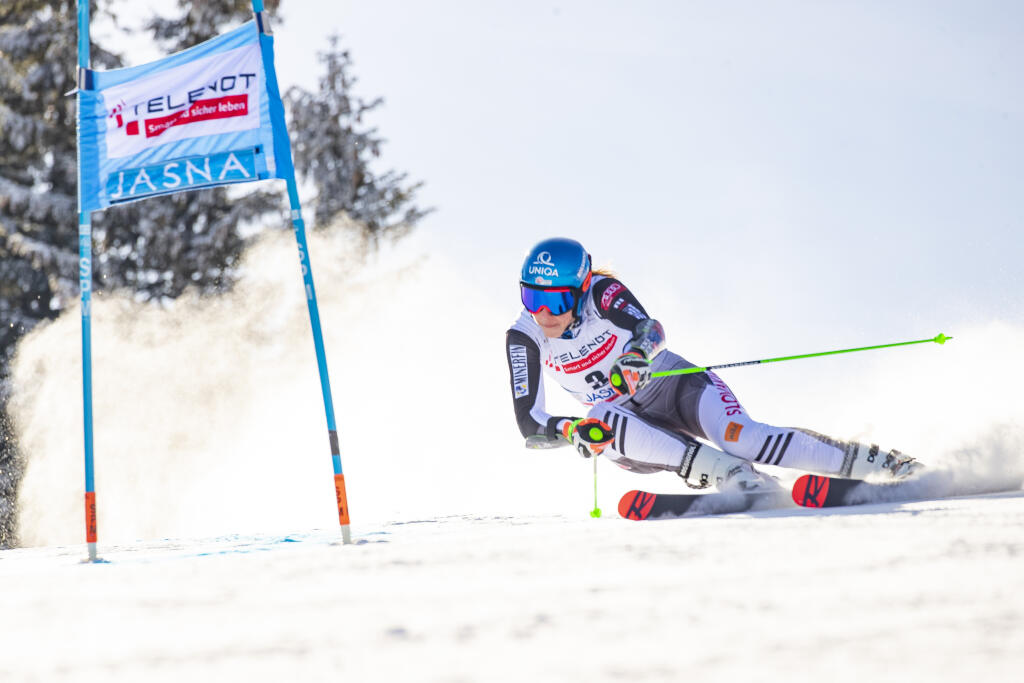 Petra Vlhová počas pretekov obrovského slalomu.
