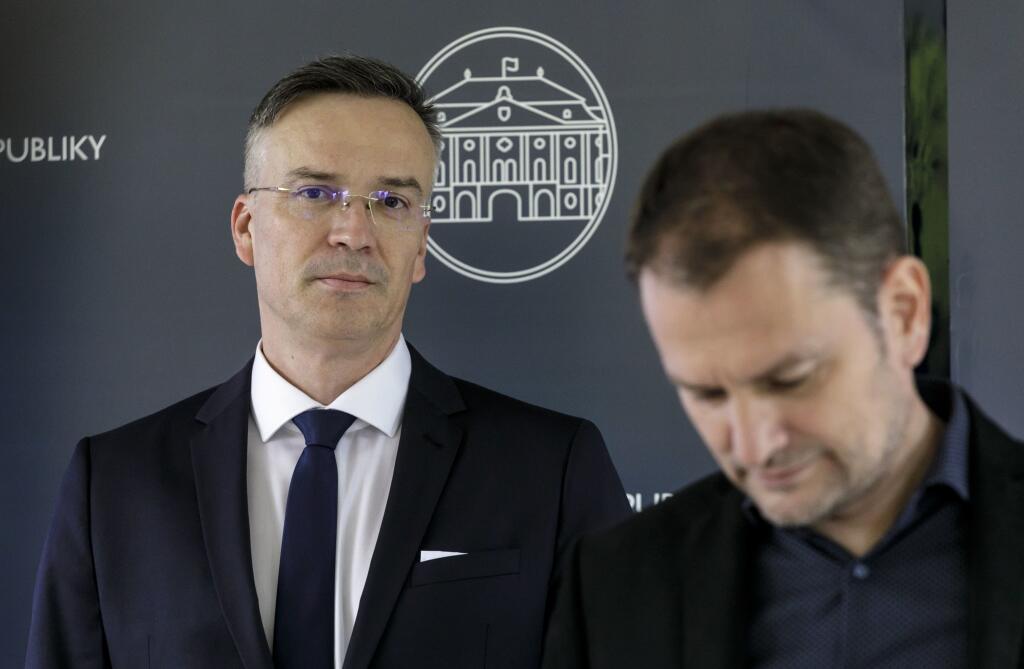 Štátny tajomník Ministerstva financií SR Marcel Klimek a minister financií Igor Matovič