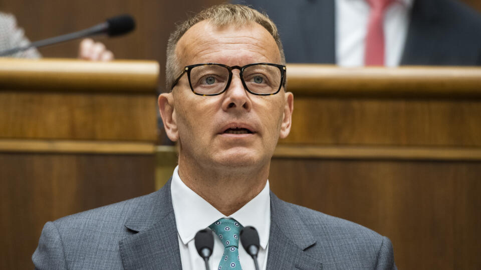 Na snímke predseda NRSR Boris Kollár (Sme rodina) počas hlasovania na 72. schôdzi NRSR o odvolaní ministra financií SR Igora Matoviča (OĽaNO) v Bratislave 4. októbra 2022. FOTO TASR - Jaroslav Novák
