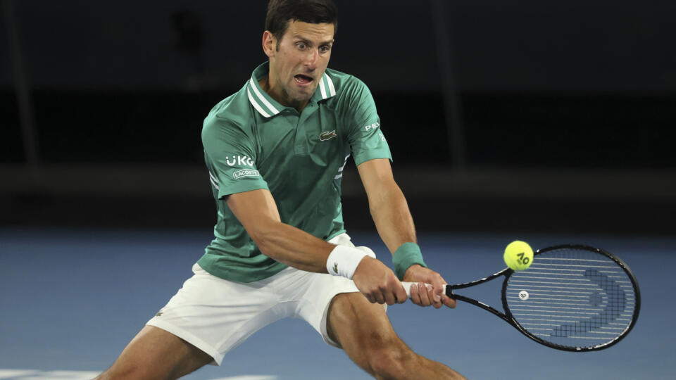 JB 31 Melbourne - Srbský tenista Novak Djokovič  odvracia loptičku Francúzovi Jeremymu Chardymu v 1. kole dvojhry na grandslamovom turnaji Australian Open v Melbourne 8. februára 2021. FOTO TASR/AP

Serbia's Novak Djokovic makes a backhand return to France's Jeremy Chardy during their first round match at the Australian Open tennis championship in Melbourne, Australia, Monday, Feb. 8, 2021. (AP Photo/Hamish Blair)