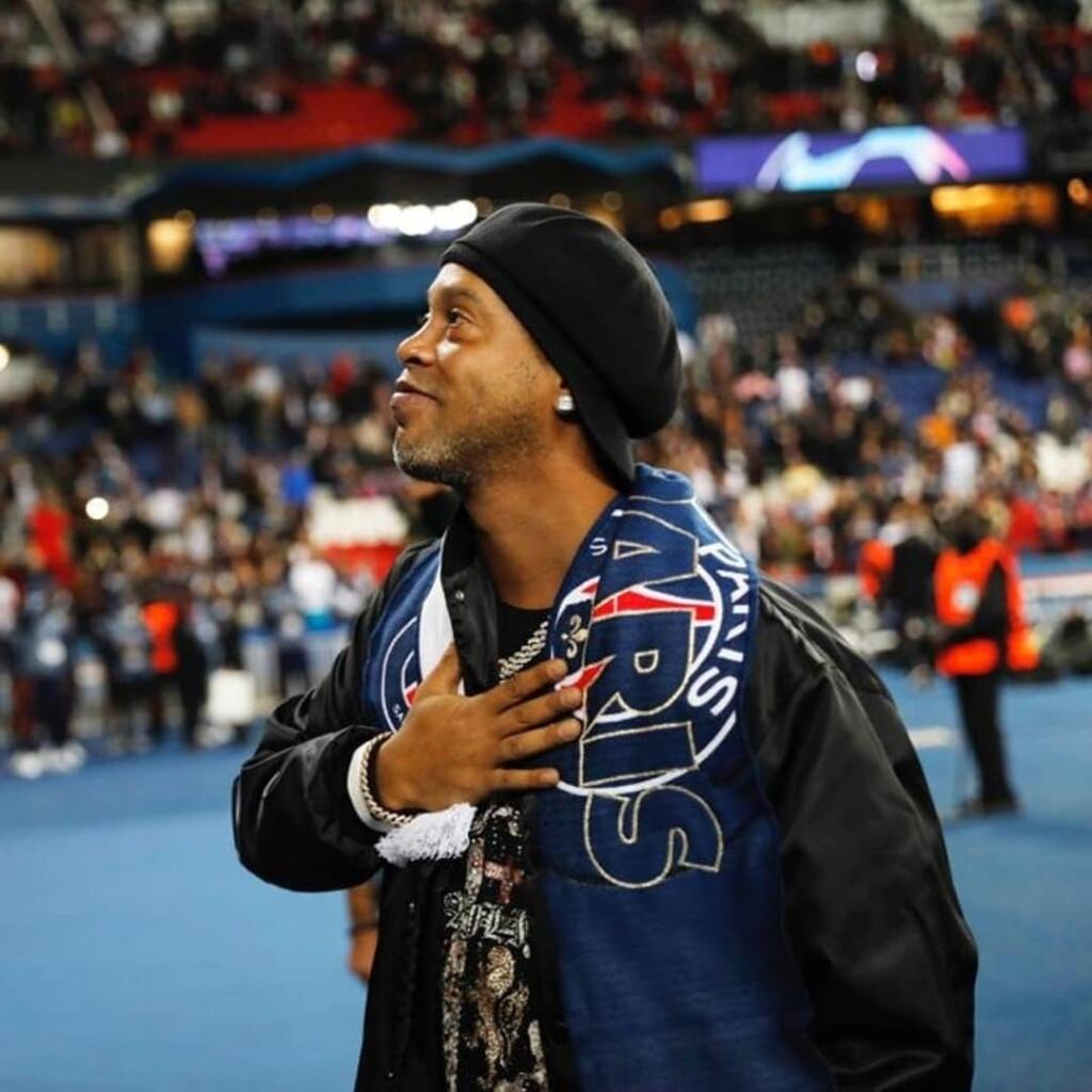 Ronaldinho si zápas v Paríži užíval.