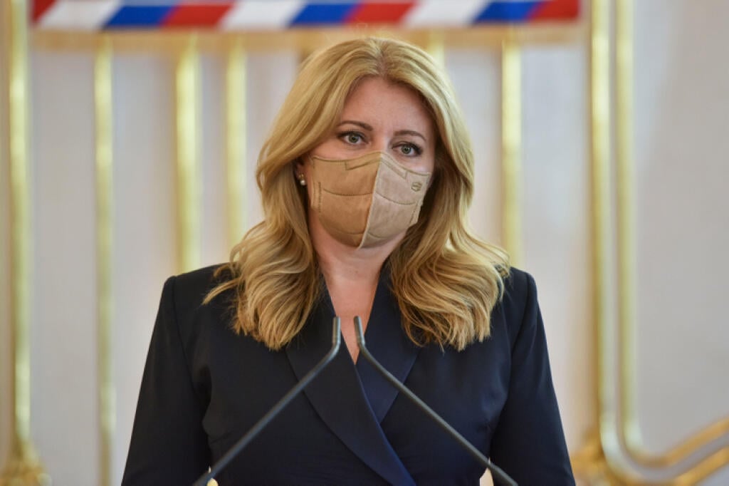 Opozičný poslanec Ľuboš Blaha je známy tým, že veľmi ostrými slovami kritizuje Zuzanu Čaputovú a jej pôsobenie v prezidentskej funkcii. Strana Smer-SD má naďalej ťažké srdce na prezidentku, ktorá im podľa ich slov