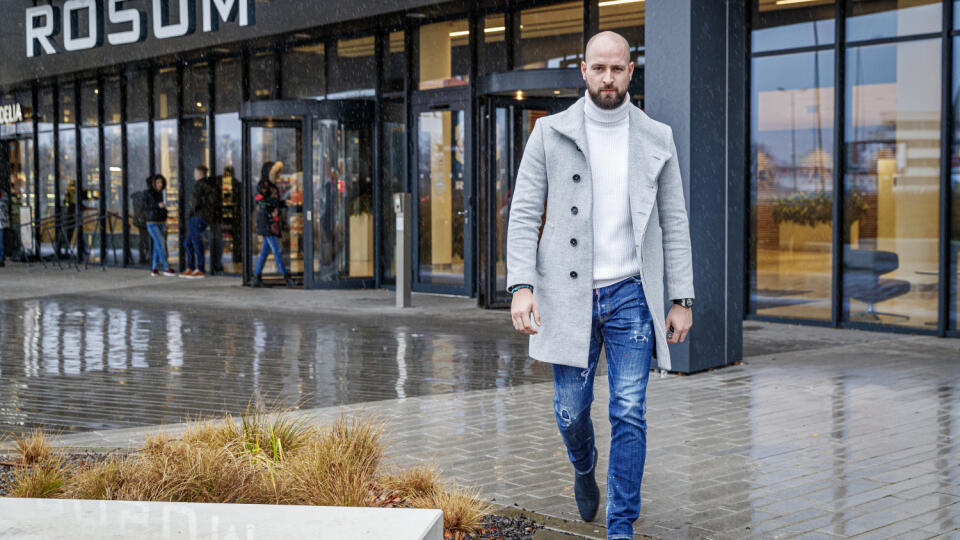 Generálny riaditeľ ŠK Slovan sa rovno zo štúdia ponáhľal na rokovanie o predaji Andraža Šporara.