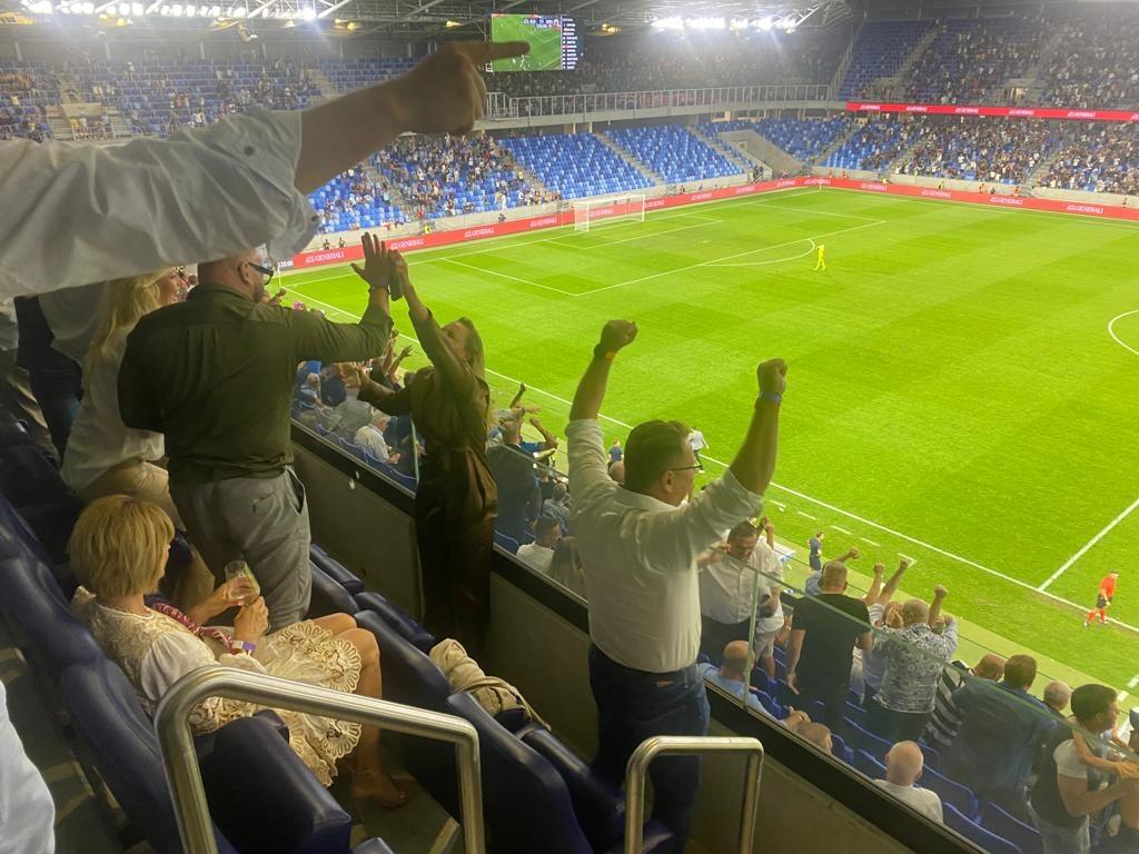 Bývalá tenistka a dnes poslankyňa parlamentu za Sme rodina je veľká futbalová fanúšička a špeciálne fanúšička Slovana Bratislava, čo viackrát potvrdila v zápasoch tohtoročnej Európskej konferenčnej ligy.