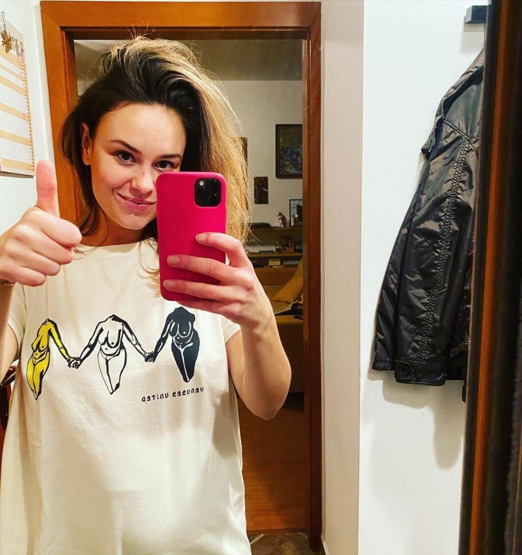 Dominika Kavaschová sa čoskoro stane mamou, pohlavie bábätka však zatiaľ vytrvalo tají.
