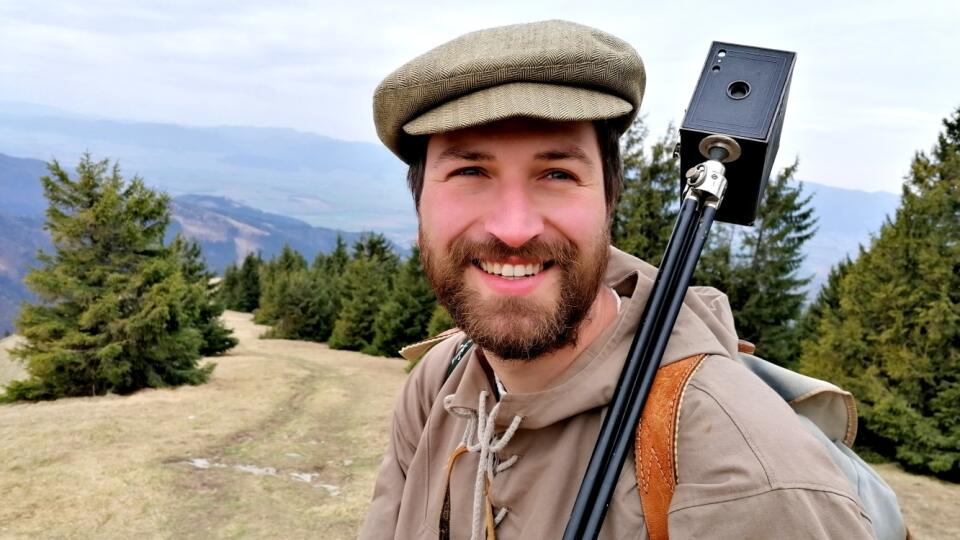 Martin nosí často na túry aj vzácny fotoaparát svetovej značky z 20. rokov, ktorý dodnes funguje.