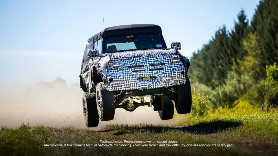 Ford Bronco Raptor.