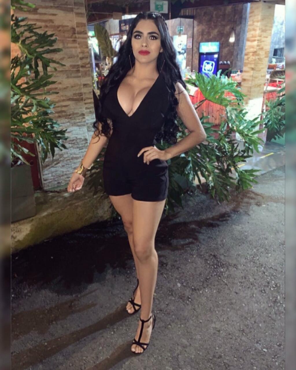 To, že Valeria nemá s vyzliekaním problém, dokazuje sexi fanúšička pravidelne. Na instagrame nemá problém predviesť, čo skrýva v spodnej bielizni a na dráždivých fotkách sa vynímajú najmä jej obrovské prsia.