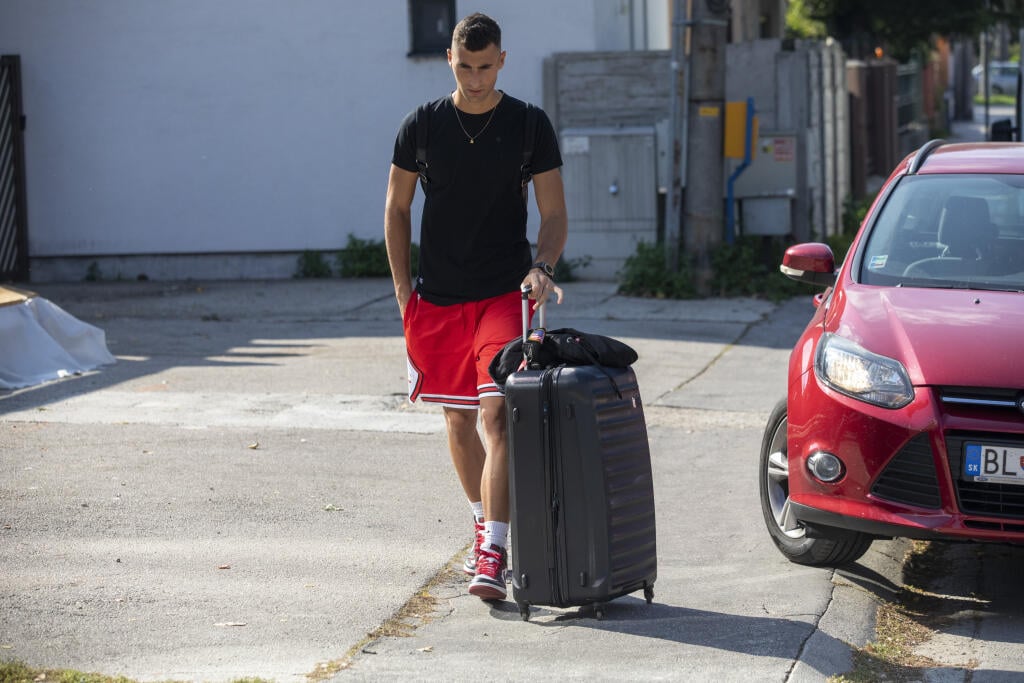 Medzi prvými prišli na zraz Slovenskej futbalovej reprezentácie Juraj Kucka, Peter Pekarík či Dominik Greif.