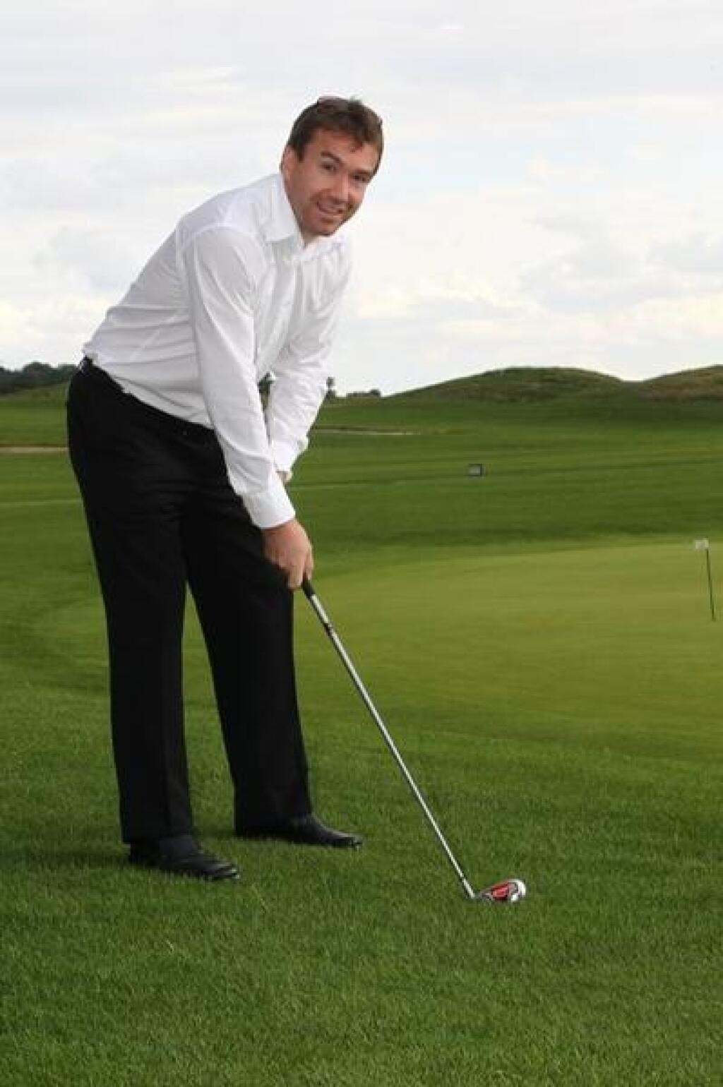 Žigmund Pálffysi z času na čas odskočí aj na golf.