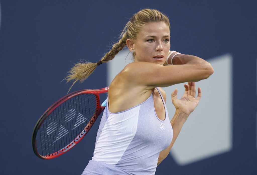 Na snímke talianska tenistka Camila Giorgiová postúpila do semifinále dvojhry na turnaji WTA v Montreale.