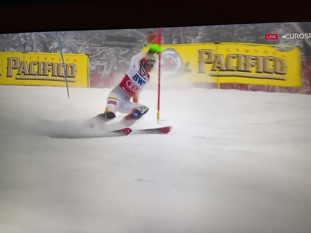 Vlhová napriek obrovskej chybe v pretekoch pokračovala a prišla na druhom mieste za Amričankou Shiffrinovou.