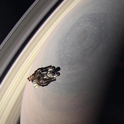 Saturn odhaľuje svoje tajomstvá, nie sú len o prstencoch