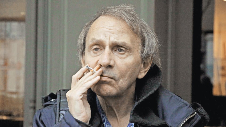 Depresja.  Centralnym motywem powieści Houellebecqa są zagubieni bohaterowie.