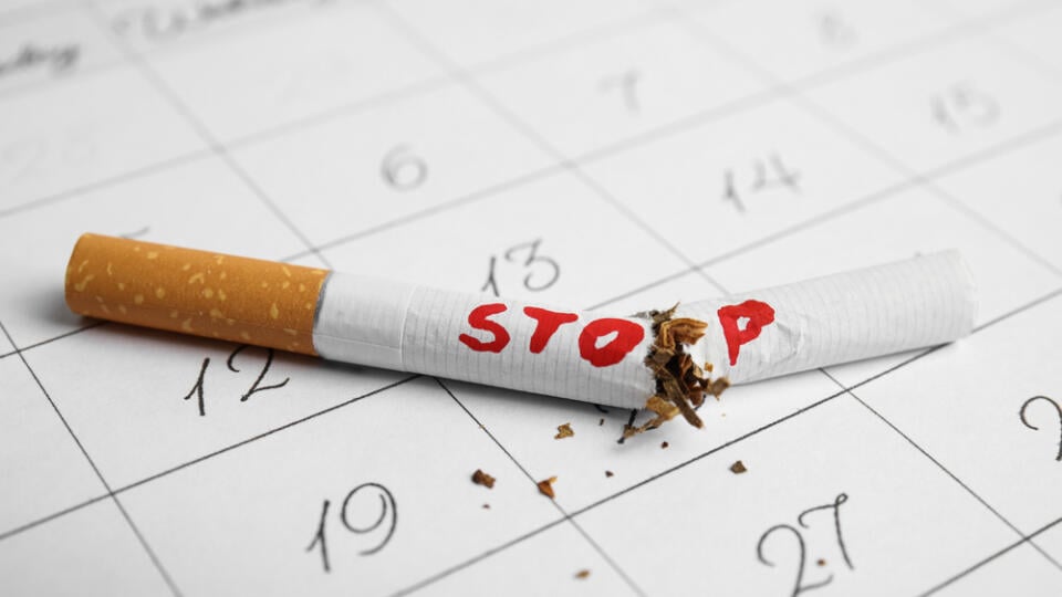 Broken,Cigarette,With,Word,Stop,On,Calendar,Sheet.,Quitting,Smoking