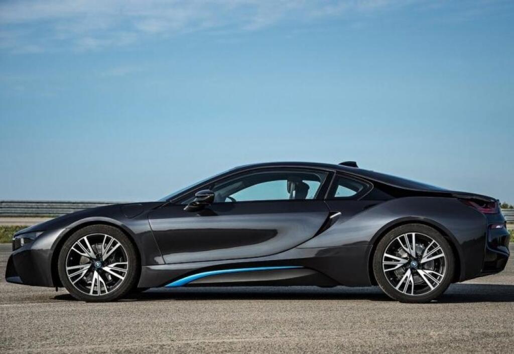 Test BMW i8: Adrenalínové laboratórium na galuskách
