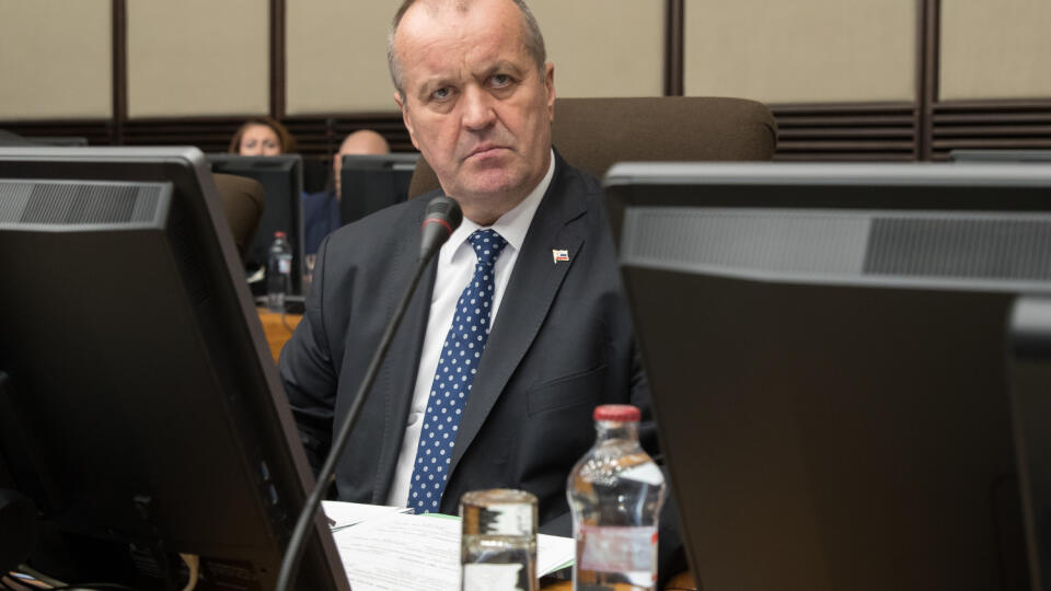 Minister obrany Peter Gajdoš: Podľa neho by bola možná diskusia o povinnej vojenčine.