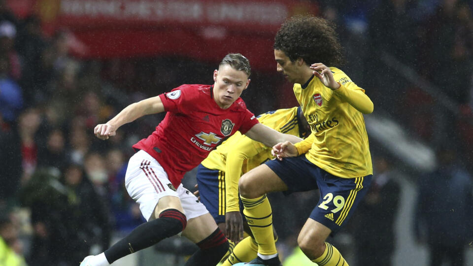 Futbalisti Manchestru United remizovali v pondelňajšom šlágri 7. kola anglickej Premier League s Arsenalom Londýn 1:1.