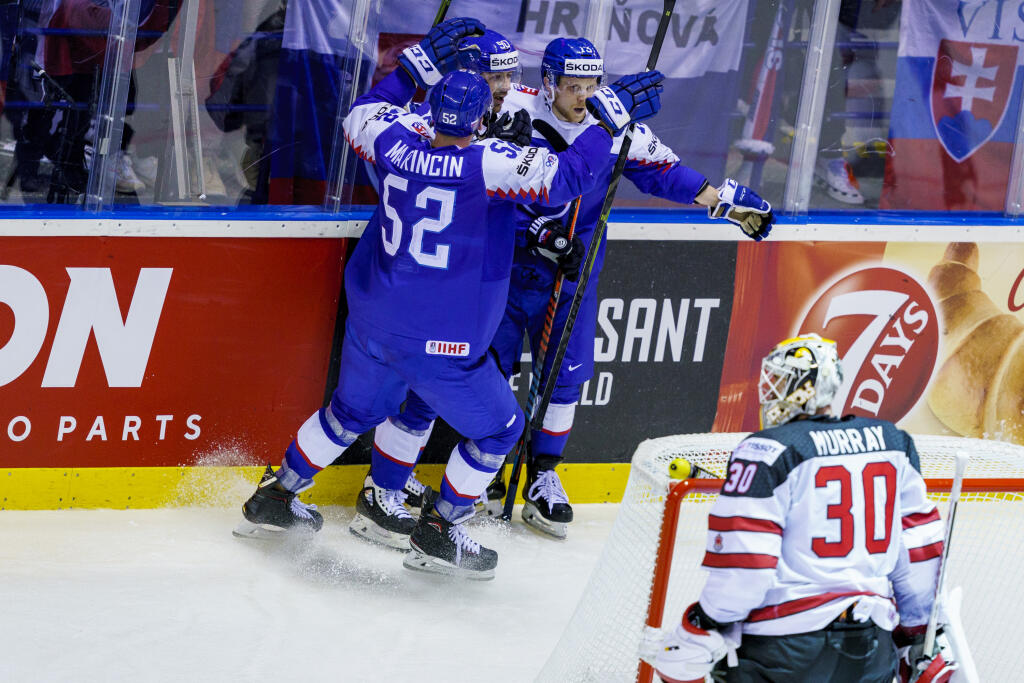 Na snímke Tomáš Tatar a Michal Krištof počas zápasu A skupiny hokejových Majstrovstiev sveta IIHF 2019 medzi reprezentáciami Slovenska a Kanady.