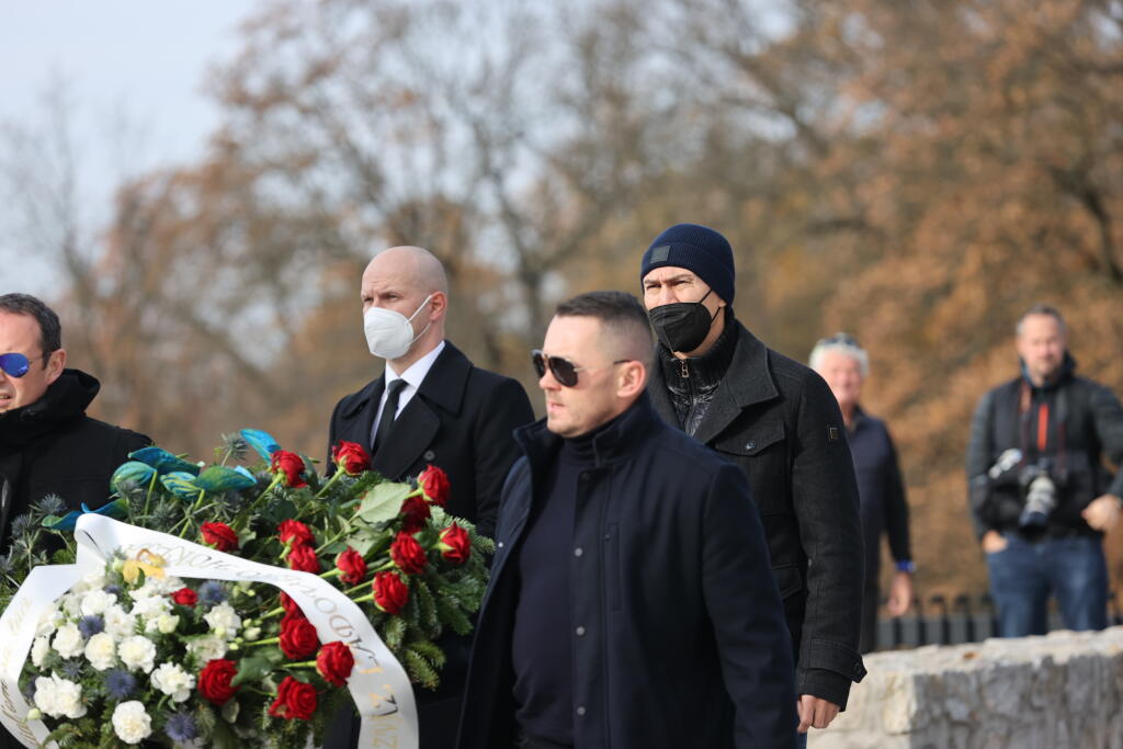 Za čiernymi okuliarmi sa skrýval aj bývalý útočník Miroslav Lažo.