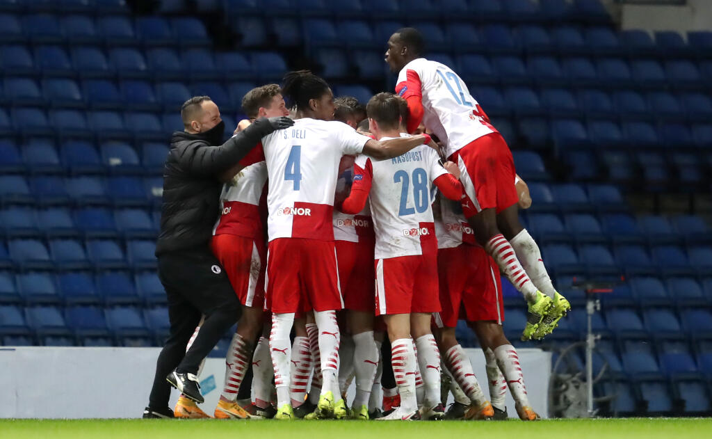 Radosť Slavie po postupe do štvrťfinále Európskej ligy.