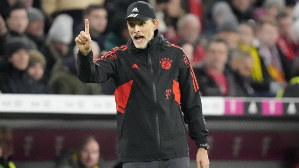 EBE 14 Mníchov - Na snímke tréner futbalistov Bayernu Thomas Tuchel počas zápasu 26. kola nemeckej Bundesligy vo futbale Bayern Mníchov – Borussia Dortmund v sobotu 1. apríla 2021. FOTO TASR/AP
Bayern's head coach Thomas Tuchel gestures during the German Bundesliga soccer match between FC Bayern Munich and Borussia Dortmund at the Allianz Arena stadium in Munich, Germany, Saturday April 1, 2023. (AP Photo/Matthias Schrader)