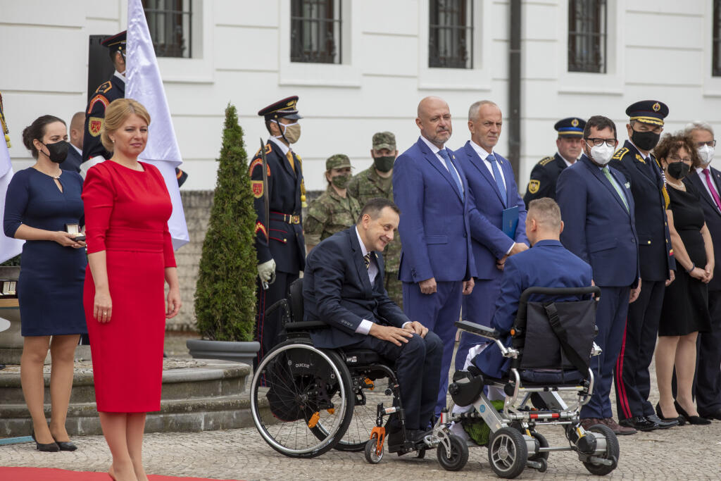 Slovenskí oympionici skladajú prisahu do rúk prezidentky Zuzany Čaputovej pred odletom do Tokia.