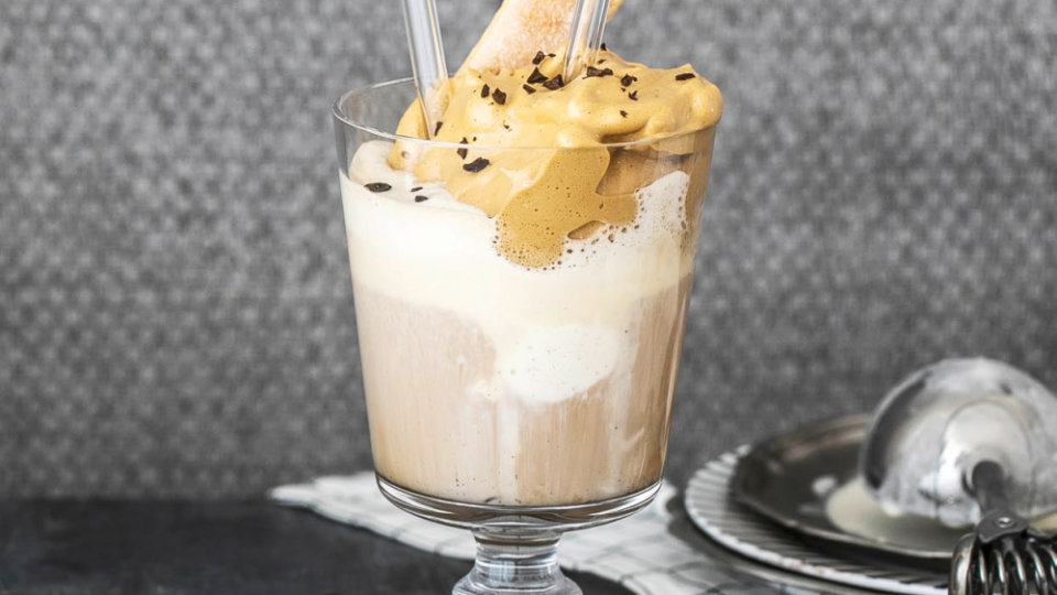 Affogato s dalgona penou.