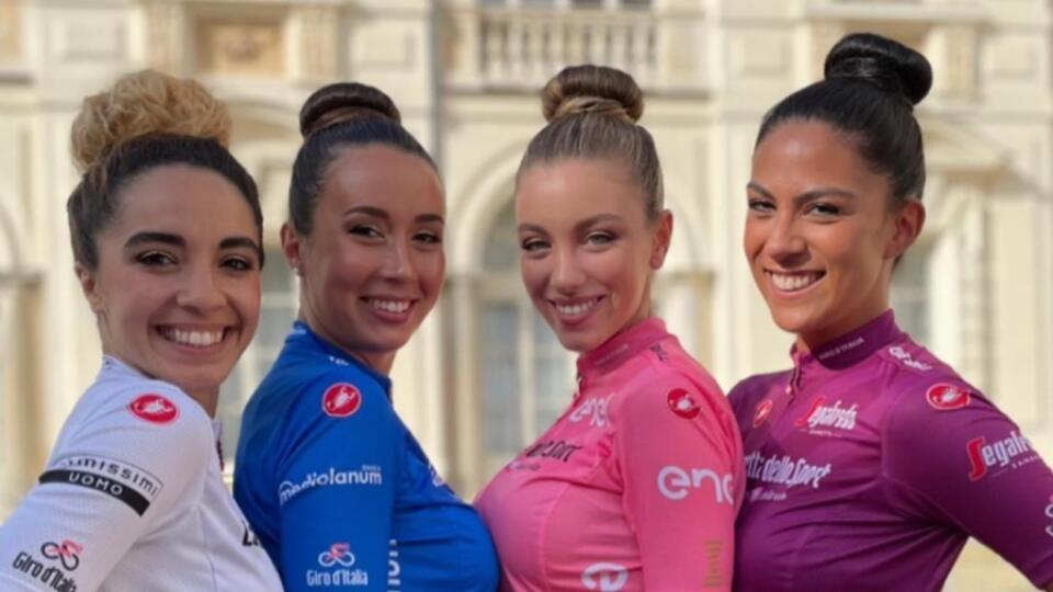 Aj tento rok sú na Giro d´Italia sexi hostesky.